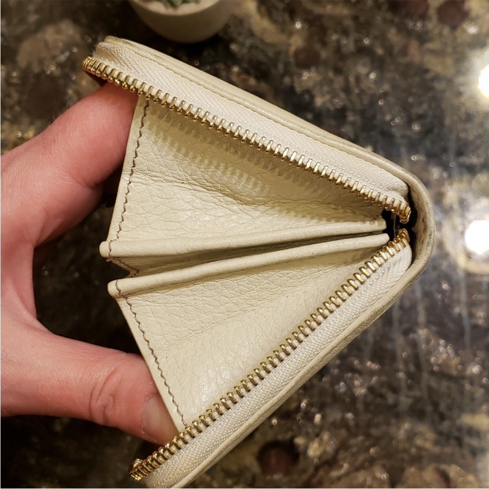 Elegant Cream Leather Wallet - Picture 9 of 16